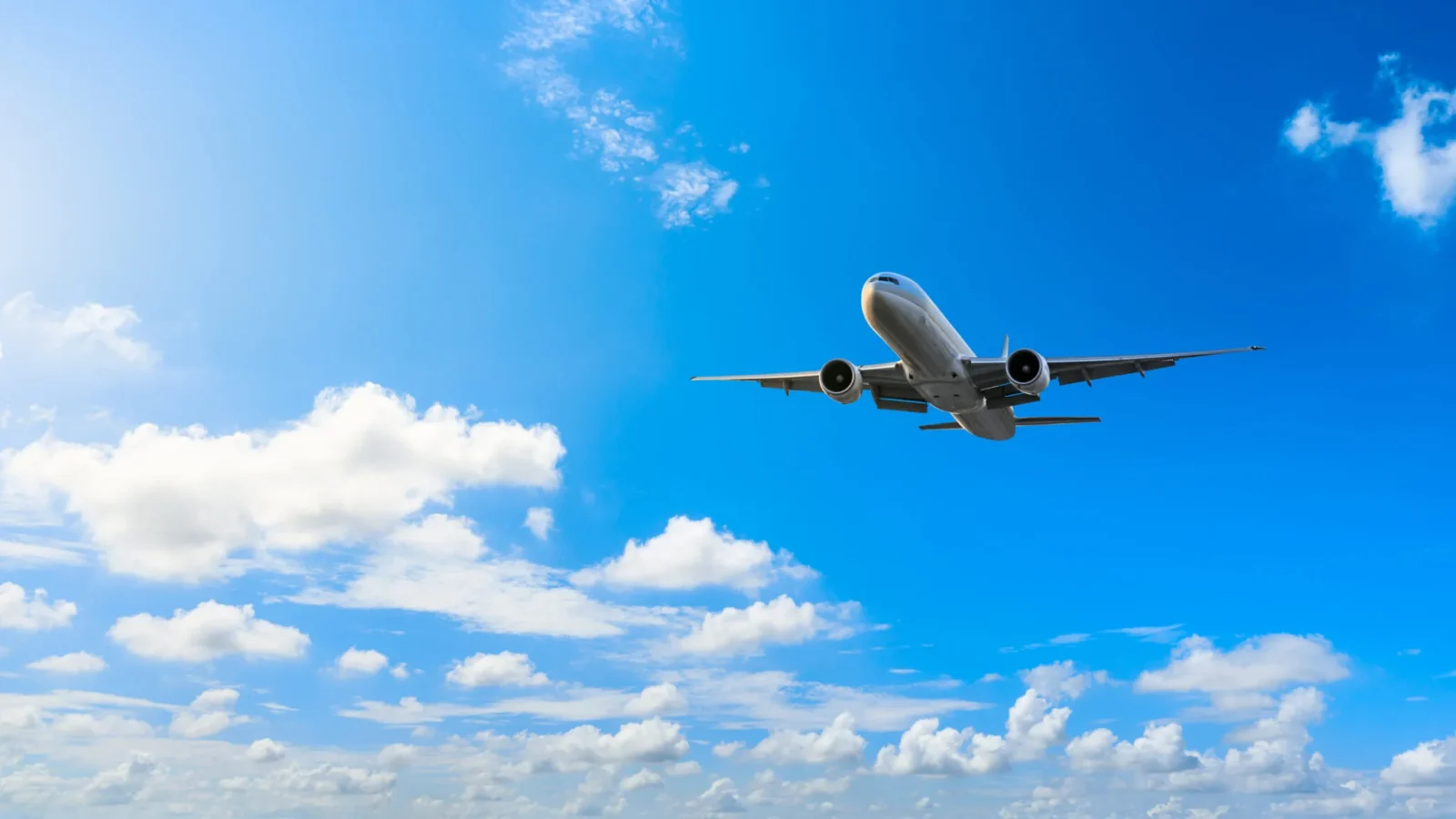 Aircraft Flight Controls: The Simple Flying Guide to Mastering the Skies
